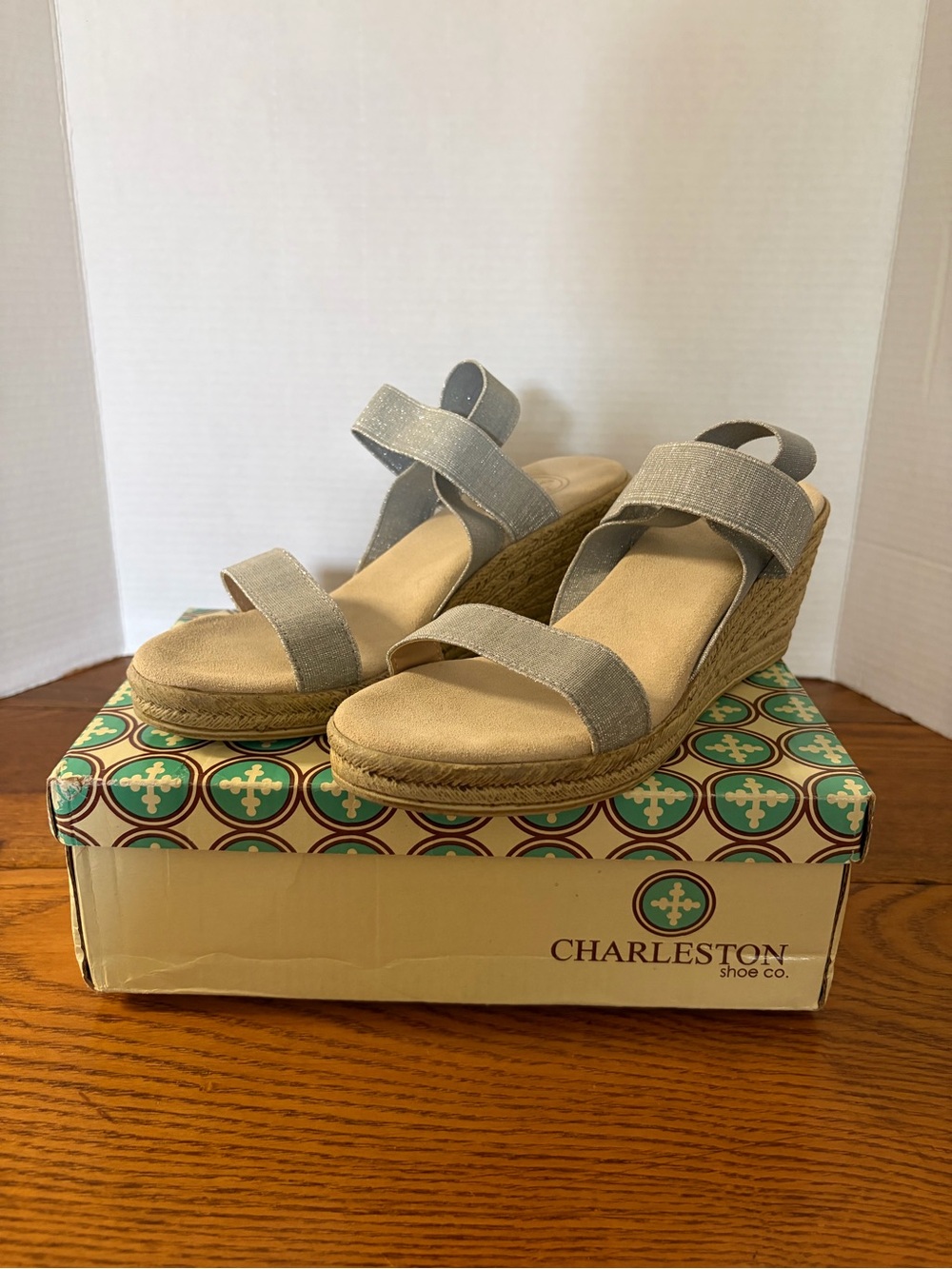 CHARLESTON SHOE CO. Staci silver Espadrille Wedge Sandals. Size 8